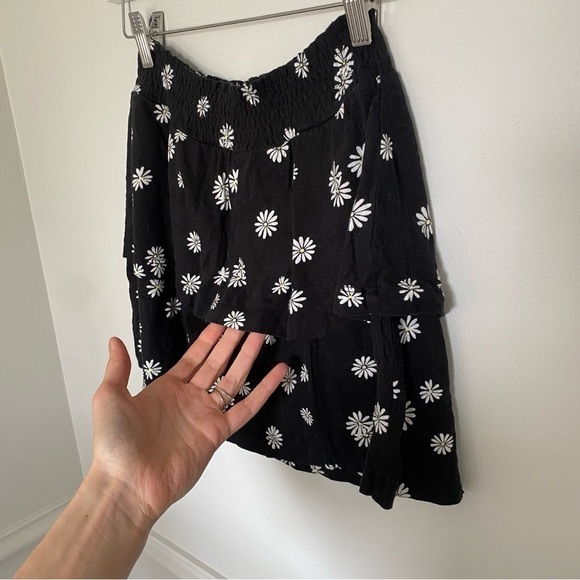 ME to We Daisy Short Black White Skirt Sz XS - Picture 4 of 5
